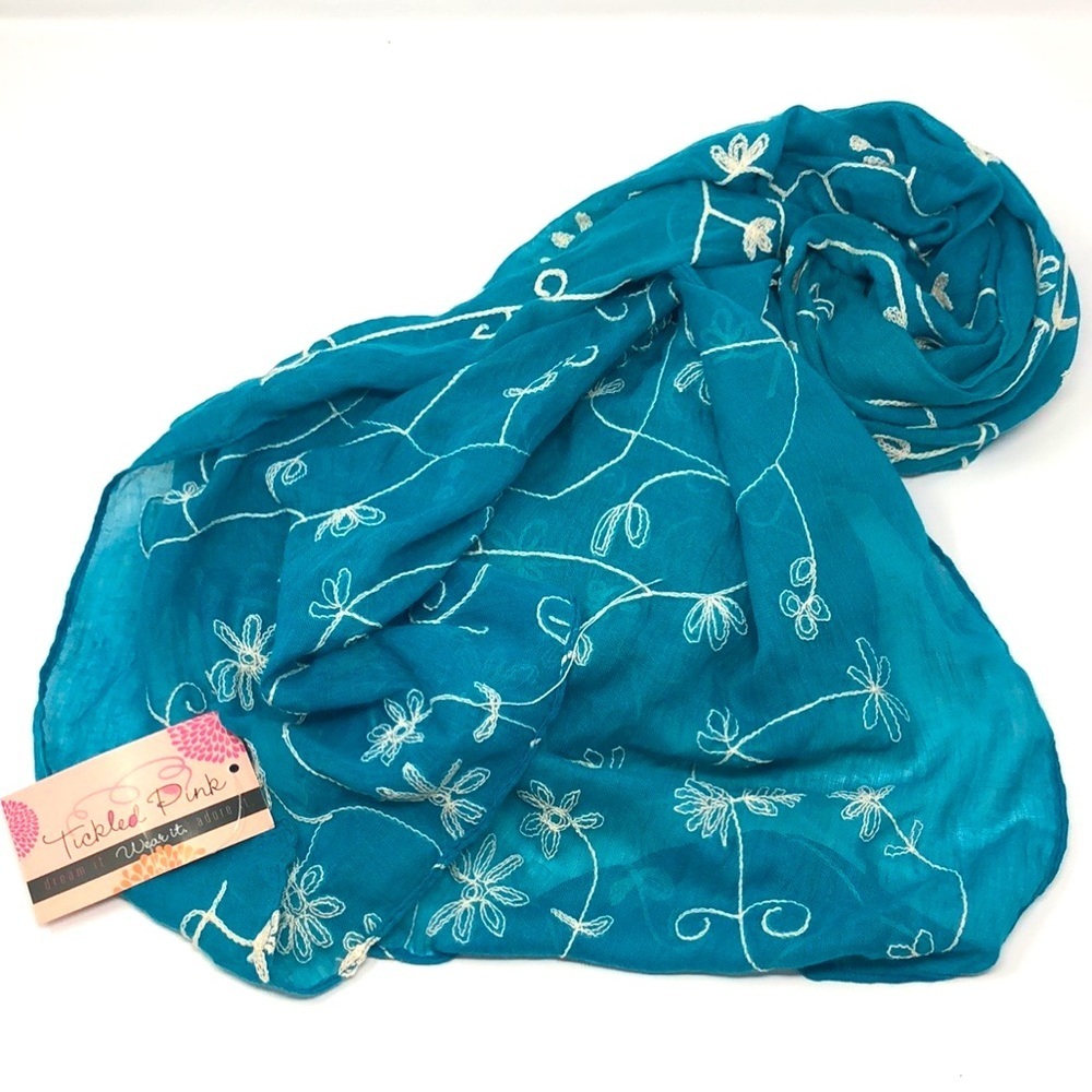 ⚫️ TICKED PINK new with tags blue lace detail scarf​​